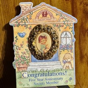 The Enesco Collector’s Society Memories Of Yesterday Commemorative Pin